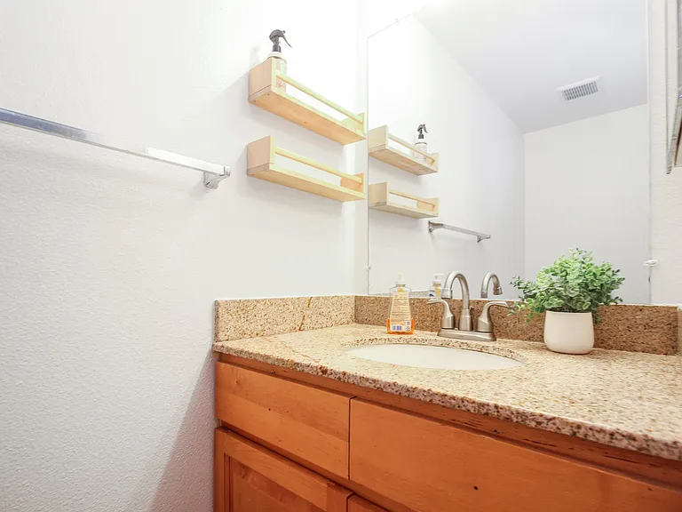 611 Mound Ave #F — Photo 11