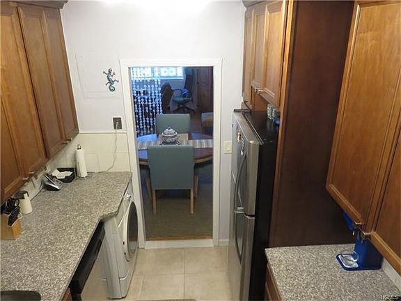 3rd image of 37 Fieldstone Dr Unit B 2