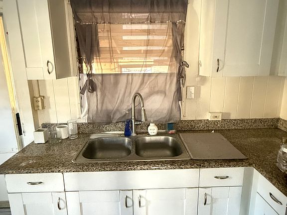 3rd image of 3379 Campbell Ave