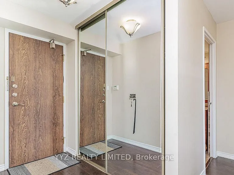 7440 Bathurst St #807 — Photo 2