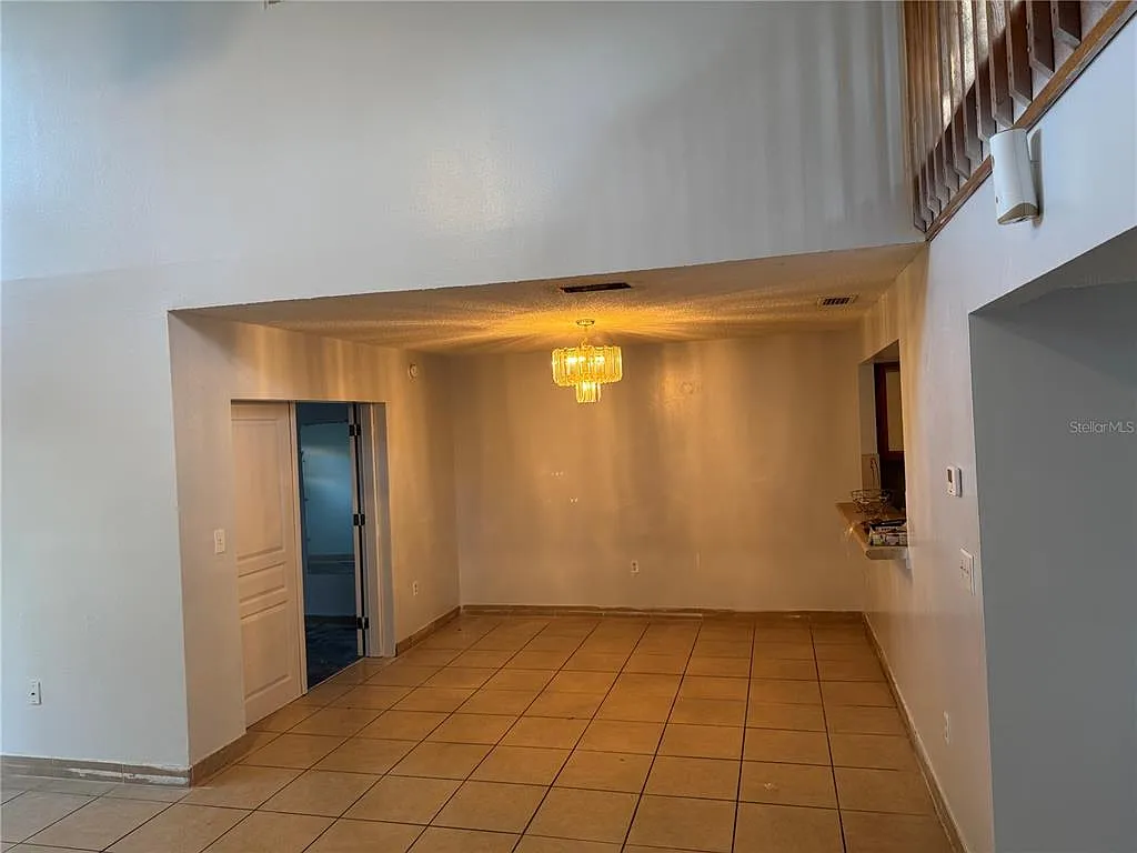 3 bed, 2.5 bath, 2016 sqft, $2,200 — Photo 3