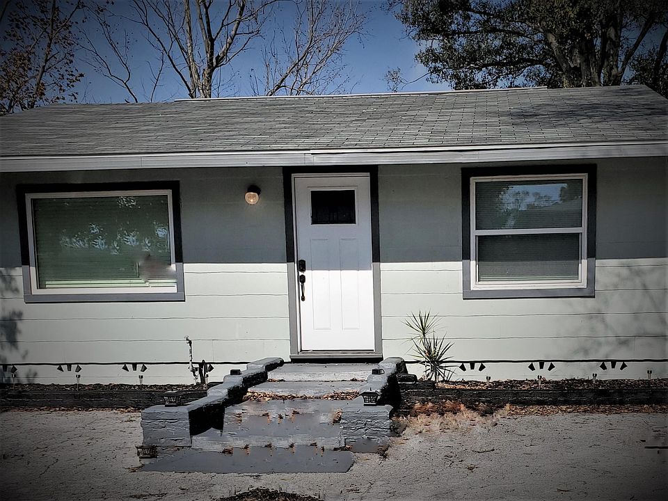 Charming completely remodeled home in fantastic St. Petersburg location. Close to all. 15 minutes or less to the world's best beaches or downtown. 30 minutes or less to Tampa airport.