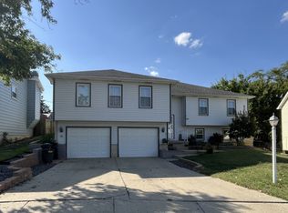 2131 N Oakcrest Ct, Decatur, IL 62526