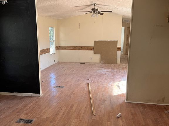 2nd image of 401 Kings Dr