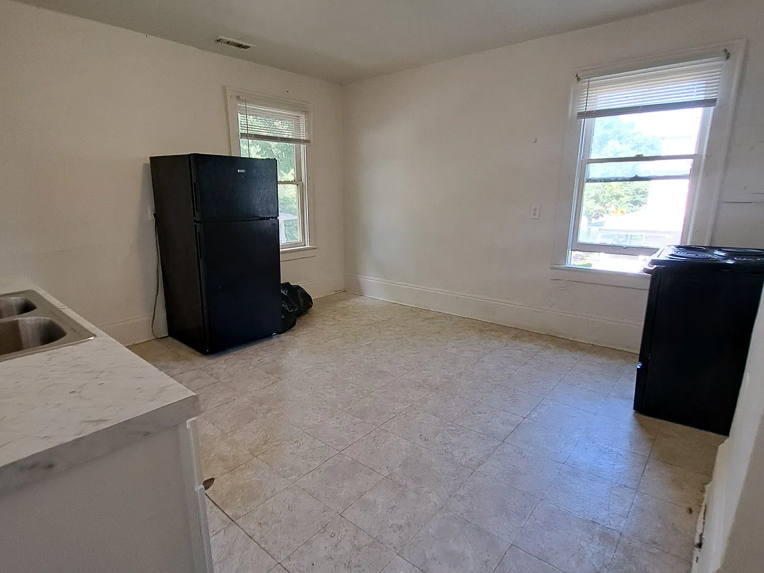 1002-1004 South Fountain Avenue - 1002 1/2 — Photo 2