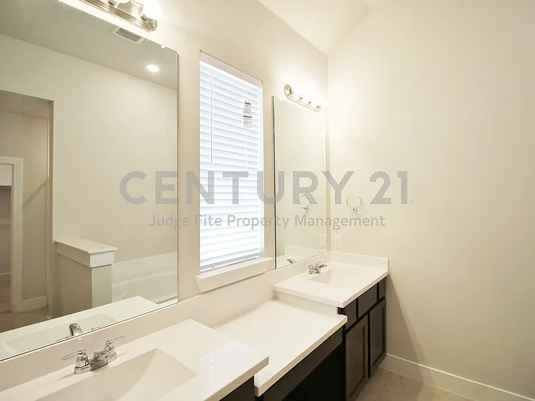 1665 Sheldon Dr — Photo 8