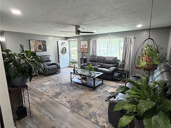 3rd image of 4526 Skylark Dr