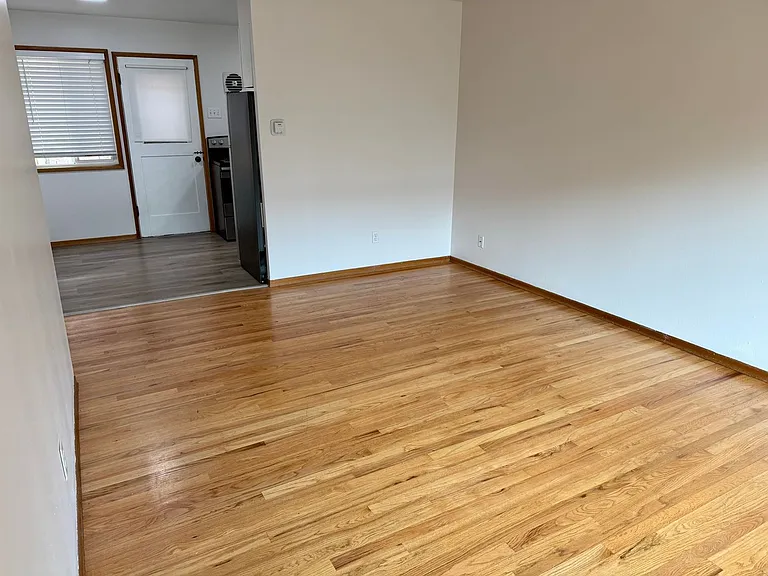 Cool Reed College One Bedroom — Photo 6