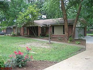 2nd image of 416 Algonquin Dr
