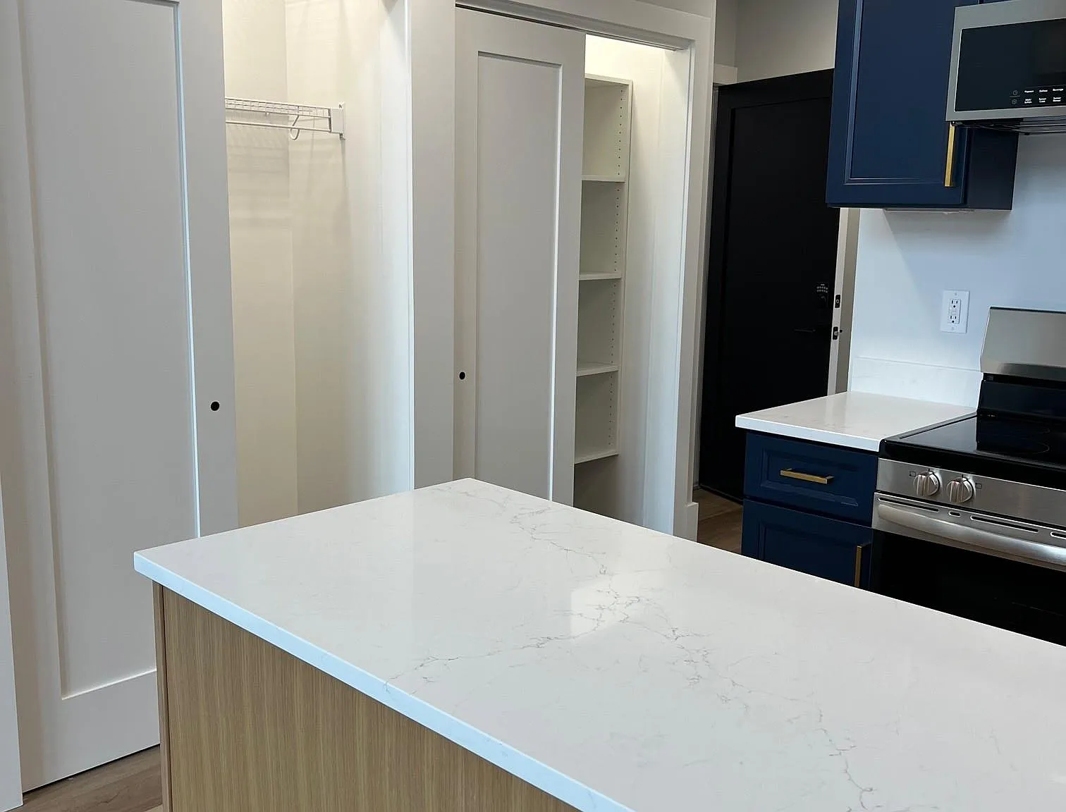 1 bed, 1.0 bath, 1000 sqft, $2,400 — Photo 4
