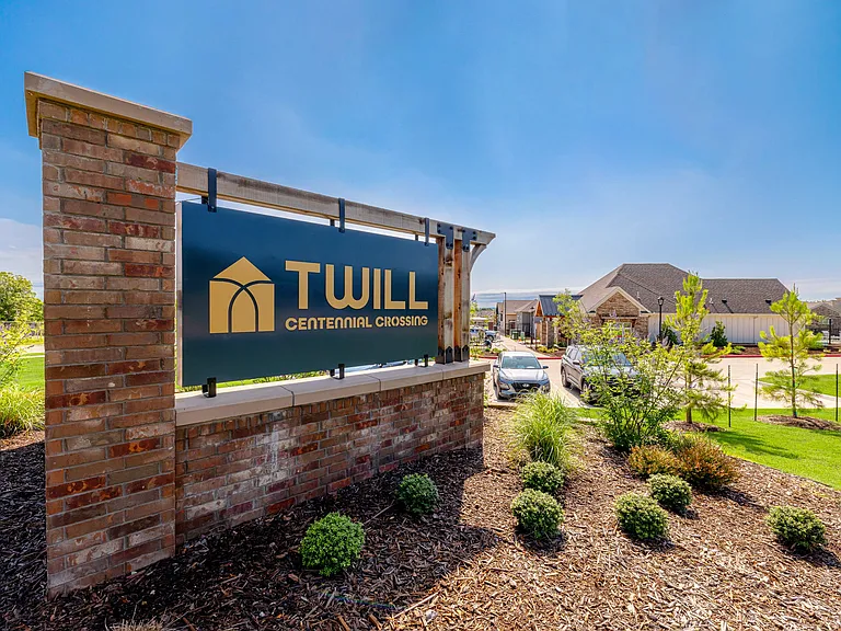 Twill Centennial Crossing — Photo 4