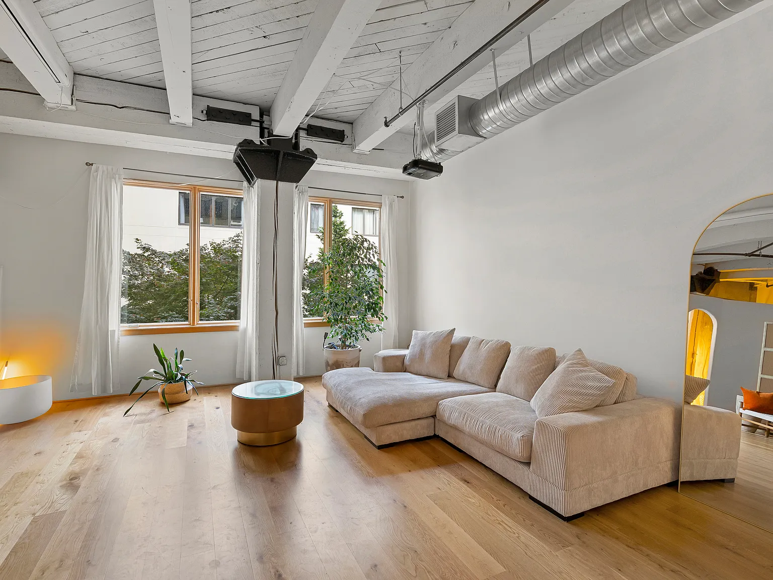 Studio, 755 sqft, $2,400 — Photo 2