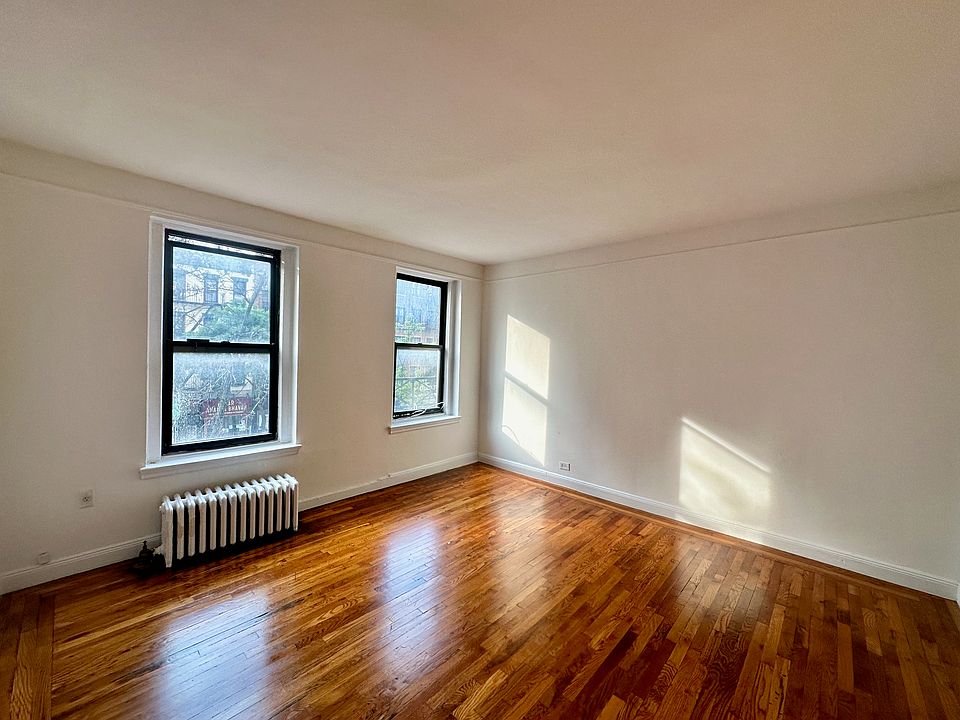 2nd image of 401 E 58th St APT B8