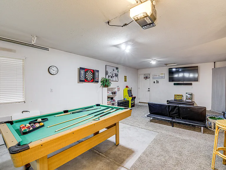 2811 Oakridge Dr — Photo 26