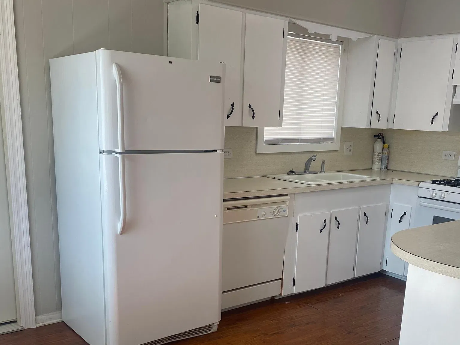 2 bed, 944 sqft, $1,100 — Photo 2