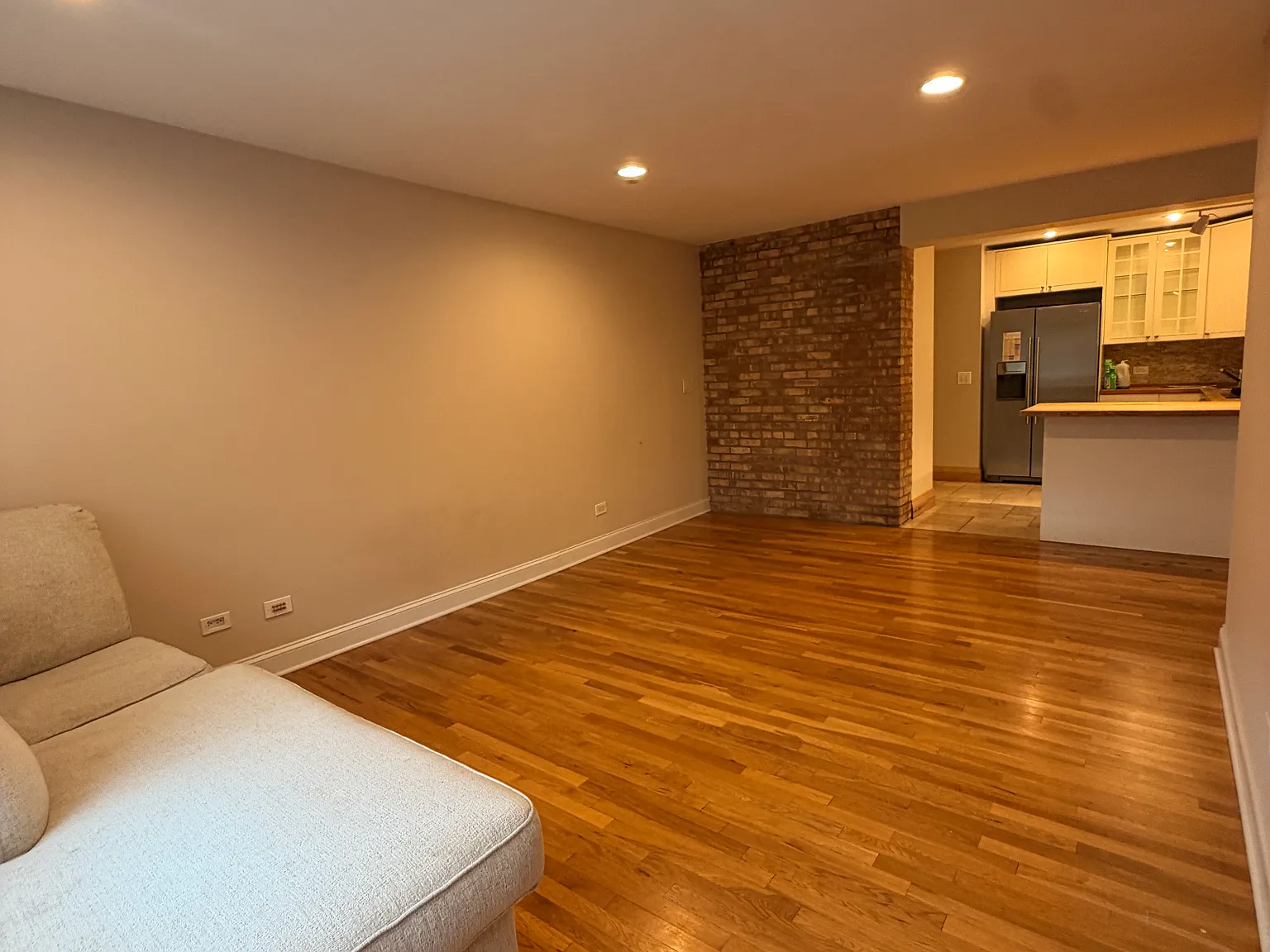 2 bed, 800 sqft, $1,950 — Photo 4