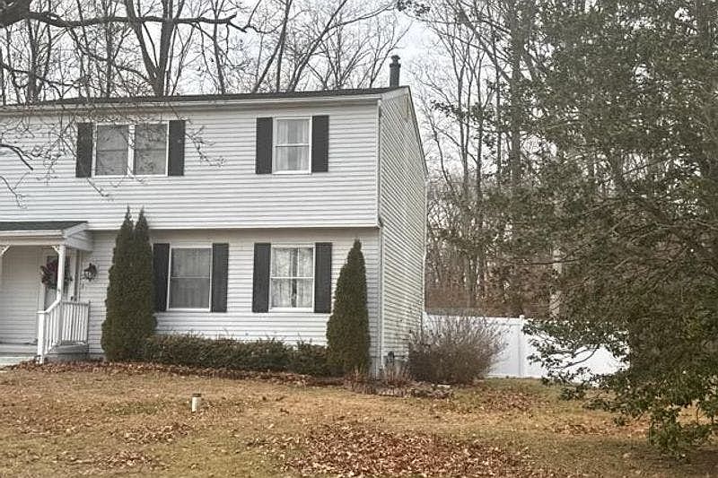 2nd image of 25 Susan Ln