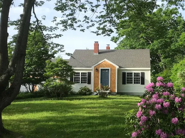 60 Eastman Rd, Cape Elizabeth, ME 04107