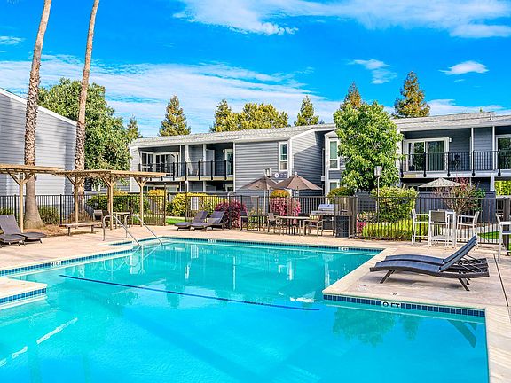 2nd image of 600 Rainbow Dr APT 221