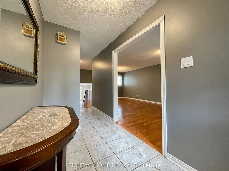 183 Autumn Hill Cres #UPPER — Photo 3