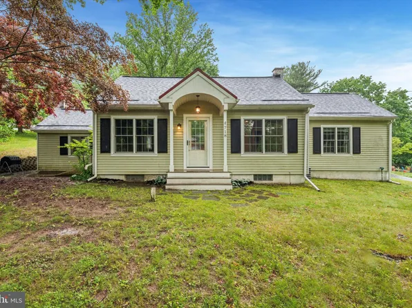 718 Sugars Bridge Rd, West Chester, PA 19380