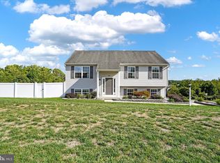 345 Riviera St, Mount Wolf, PA 17347