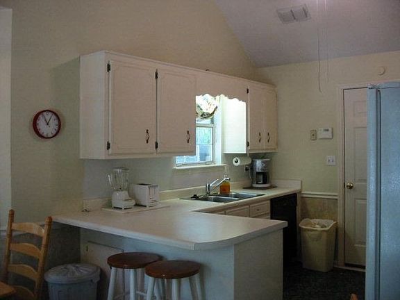 3rd image of 262 Hillwood Ct