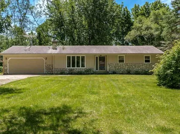 4280 George Dr, Rockton, IL 61072