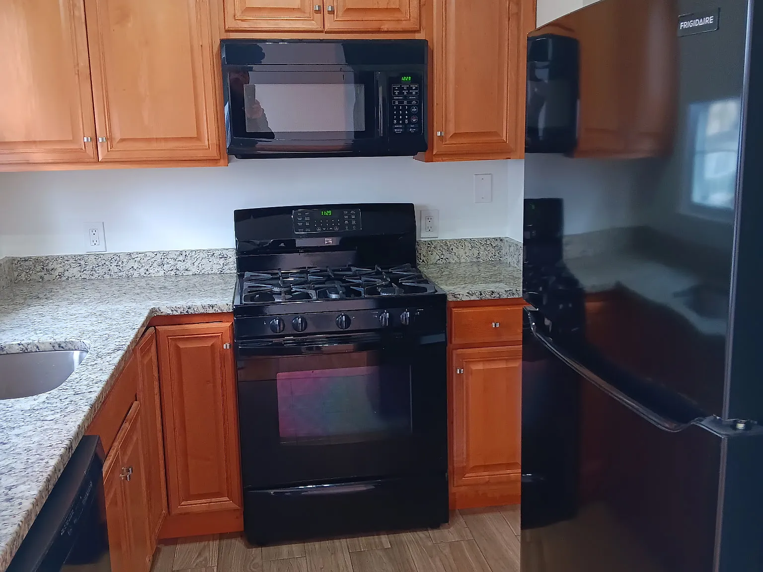 3 bed, 1800 sqft, $3,400 — Photo 2