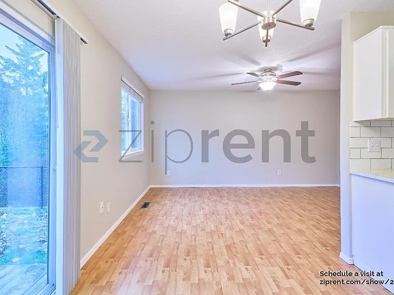 43 SW 206th Ave — Photo 5