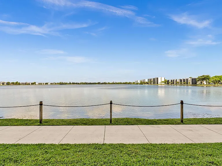 109 Lake Emerald Dr #108 — Photo 39