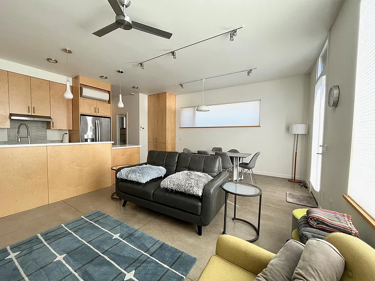 2743 Friendly Aly — Photo 2