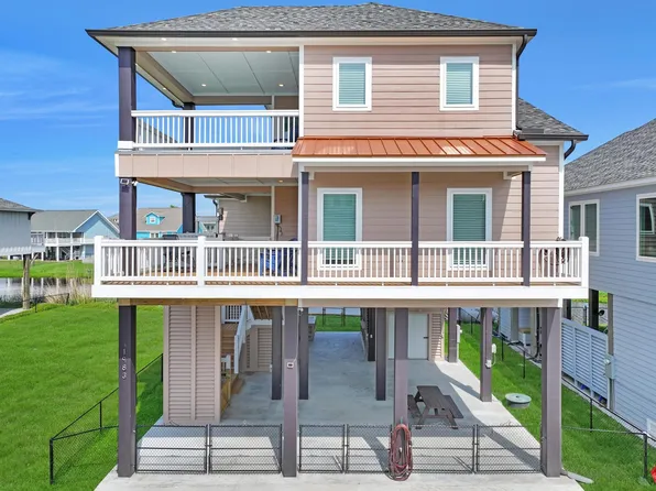 1983 Royalville Ct, Crystal Beach, TX 77650