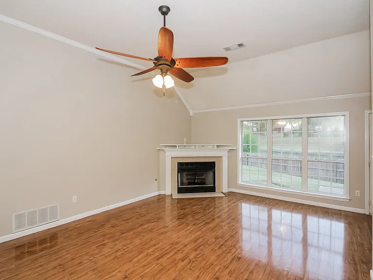 55 Lakewood Cv — Photo 3