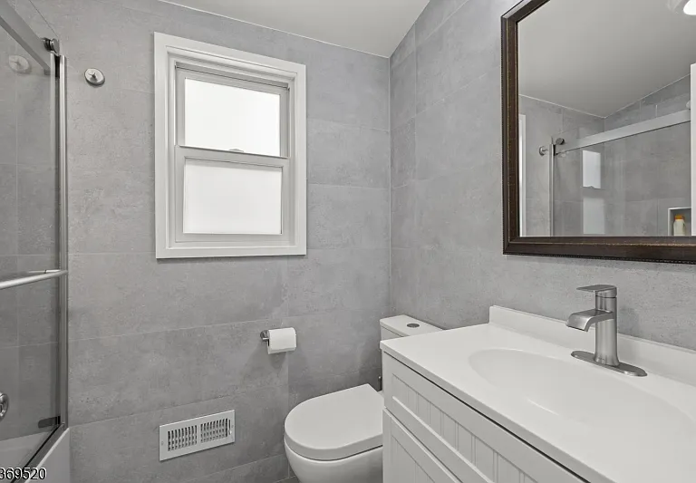400 Hobart Ave — Photo 15
