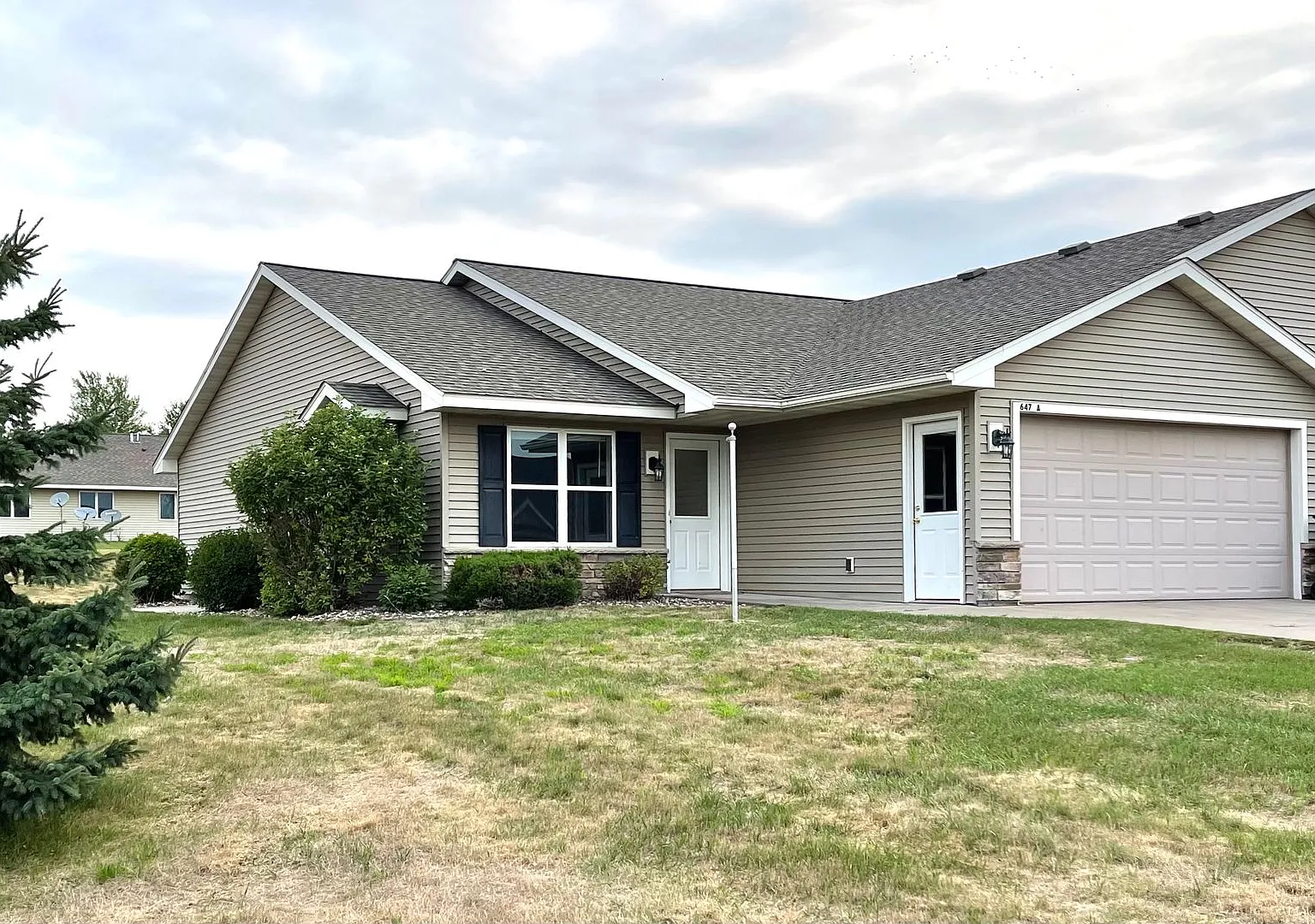 2 Bedroom, 1.5 Bath Town Home — Photo 1