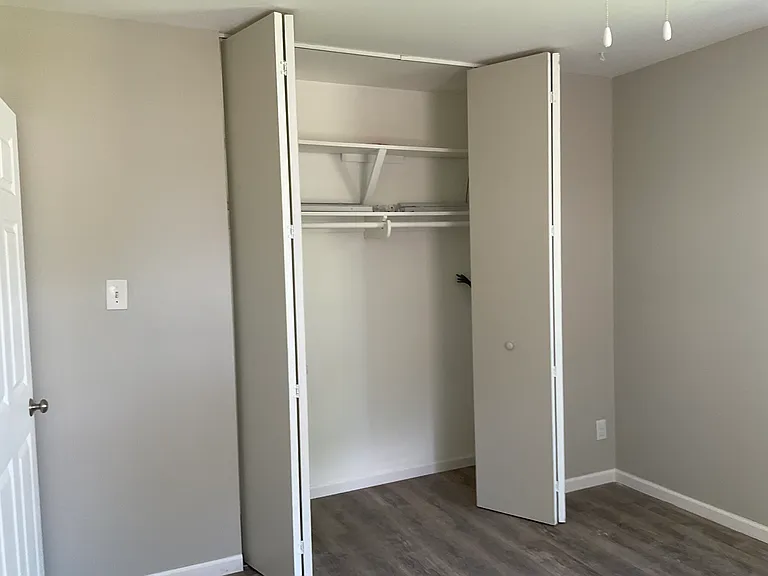 Fourth bedroom, closet
