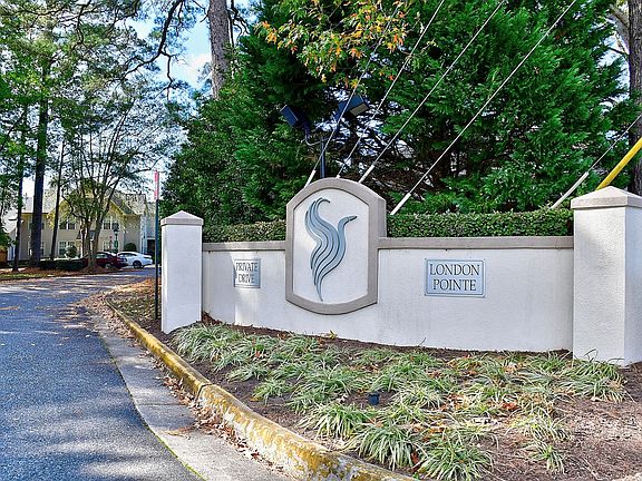 5th image of 2393 London Pointe Dr