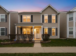 1615 Victoria Park Cir, Aurora, IL 60504