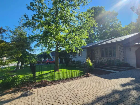 1641 Saint Francis Ln, Altoona, PA 16602