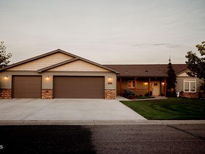 1406 Evergreen Dr NW, Jamestown, ND, 58401