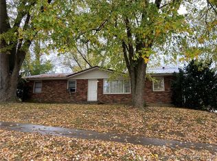 32 N Main Cross St, Hanover, IN 47243