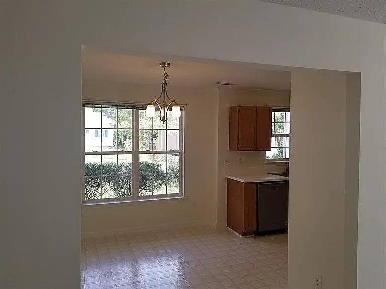 3 bed, 1315 sqft, $1,890 — Photo 4