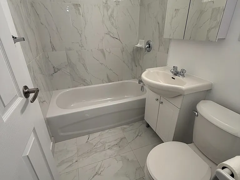 180 Vaughan Rd #101 — Photo 8