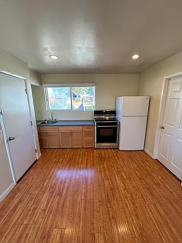 2324-28 W Jewett St #2330 Photo 1