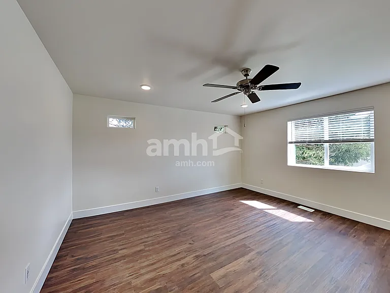 685 Dudley St — Photo 8