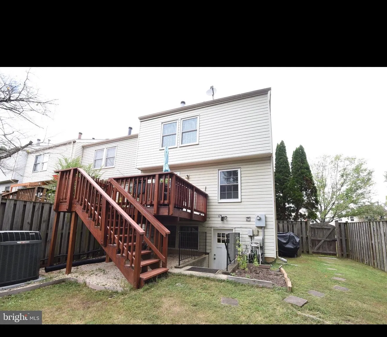 3 bed, 3.5 bath, 1820 sqft, $2,800 — Photo 2