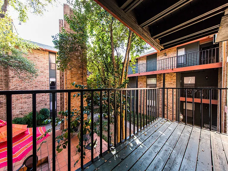 Chimney Park Apartments — Photo 11