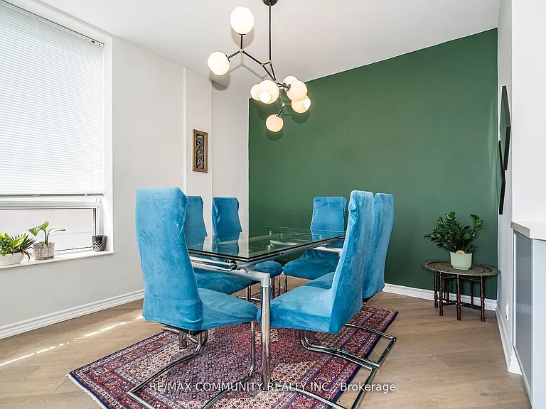 980 Yonge St #513 — Photo 14
