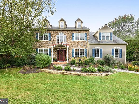 2nd image of 7 Yarmouth Ln